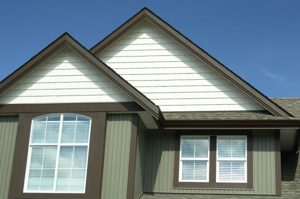 Cost of Vertical Vinyl Siding Repair in Yuba City