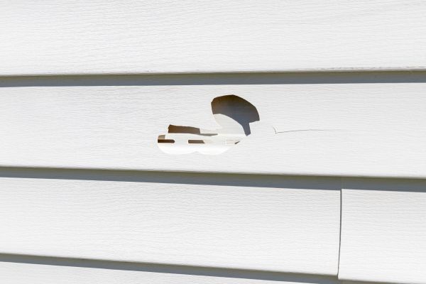 Cost of White Vinyl Siding Repair in Yuba City
