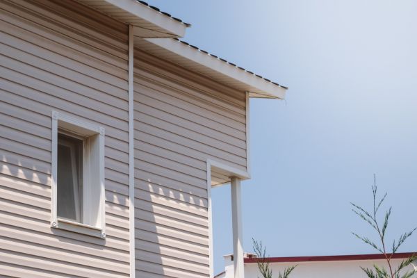 Cost of Vinyl Siding Hole Repair in Yuba City